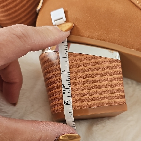 Elegant Tan Ankle Boots with Silver Detail - Picture 7 of 8